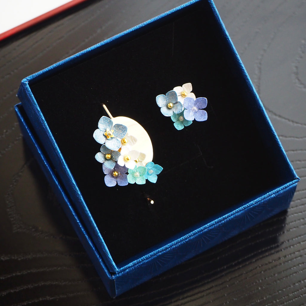 まるでウェディングブーケのようなアクセサリー 紫陽花ピアス – 伝統