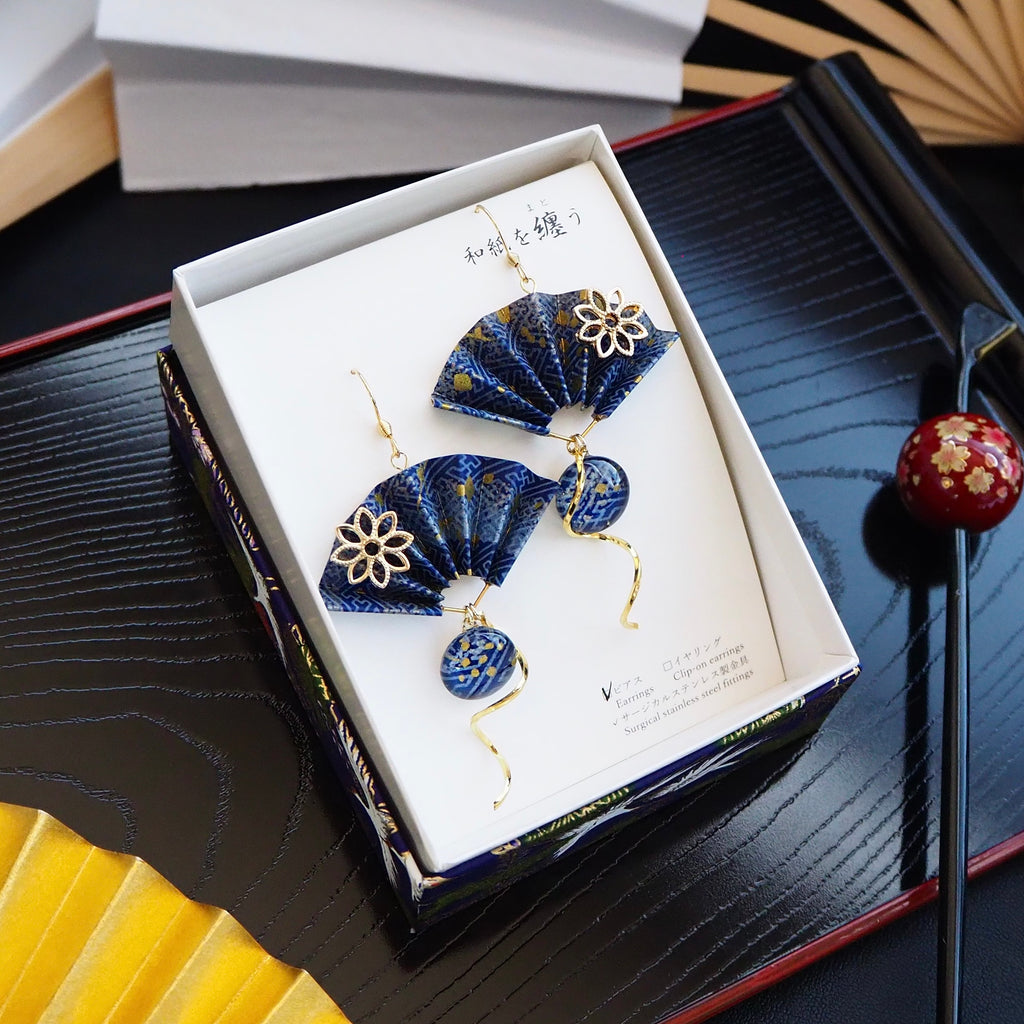 伝統工芸 紫苑 源氏物語絵巻 羽子板 小皿 五枚 共箱 絵皿 純金使用 作家物 伝統工芸 紫苑 源氏物語絵巻 羽子板 小皿 五枚 共箱 絵皿 純金使用