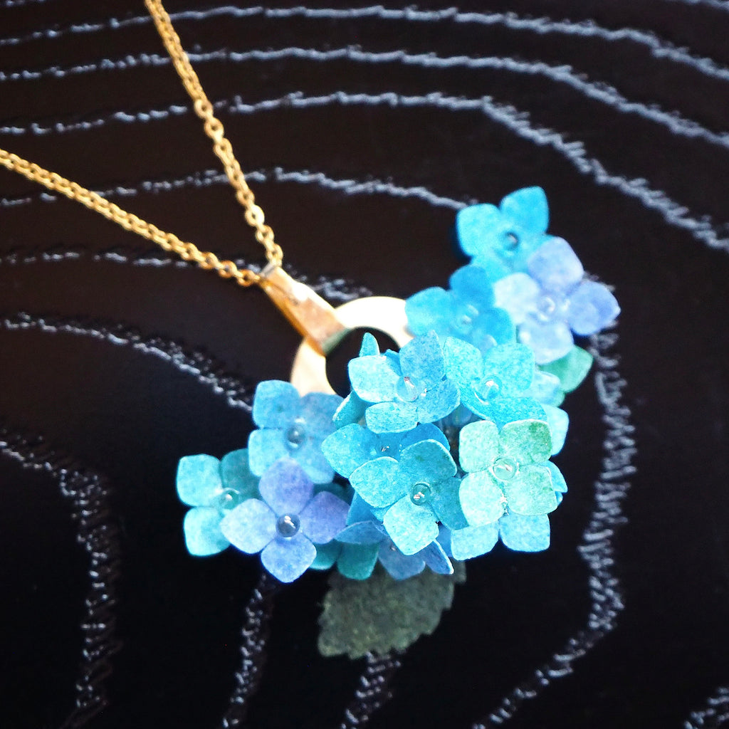 胸に可憐に彩る優しい花のネックレス 紫 - Yukari - 紫陽花 